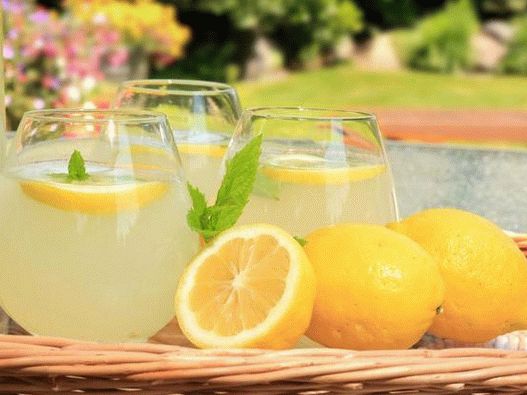 Limonada - sladka in kisla sorodnica ledenega čaja