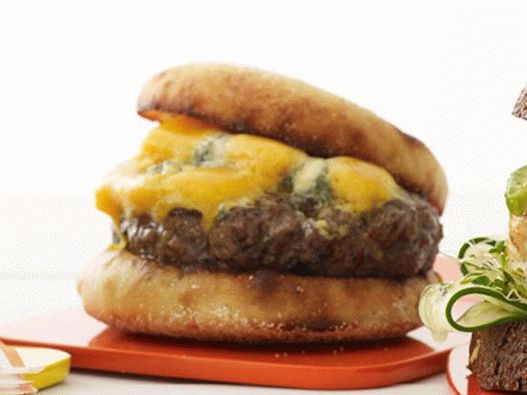 Hamburger z modrim sirom Huntsman v angleščini (št. 15)