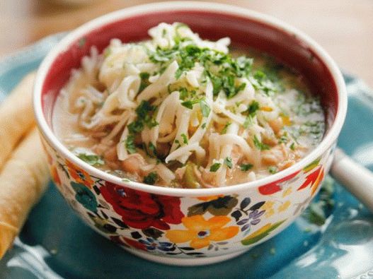 Fotografija belega čilija s piščancem v počasnem kuhalniku