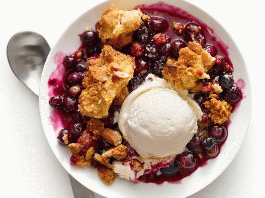 Foto borovnica zdrobi z mandljevim prelivom