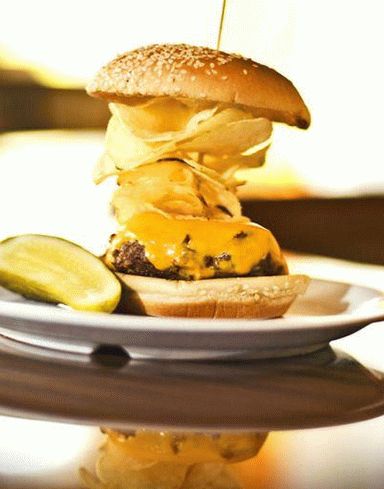 Foto Cheeseburger s čipsom