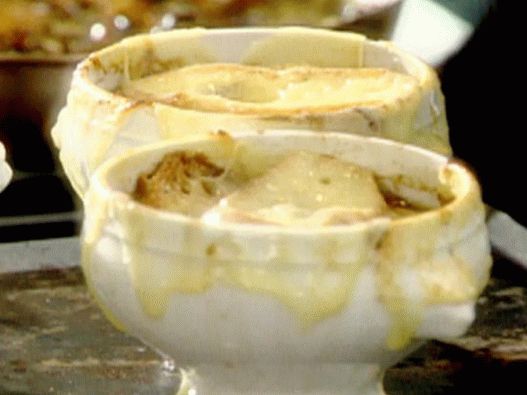 Foto francoska čebulna juha s sirnimi krutoni