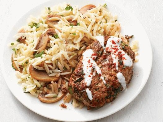 Fotografija govejih paštet z gobami in paso rhizoni