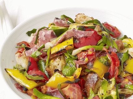 Foto salata iz žara Panzanella Salami