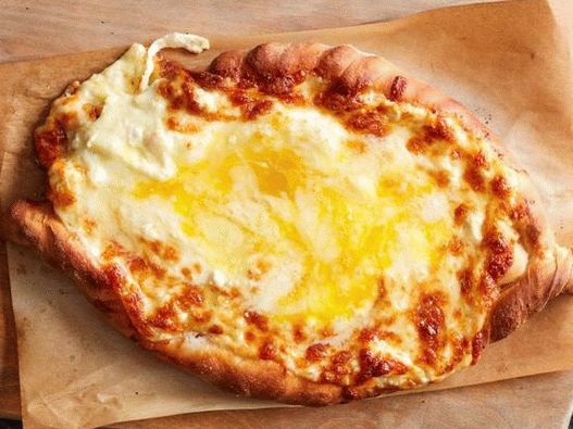 Adjarian fotografija Khachapuri (Adjaruli Khachapuri)