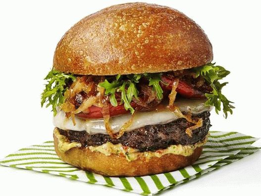 Foto italijanski burgerji z pečenim paradižnikom in karamelizirano čebulo
