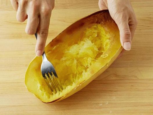 Celulozo z vilicami strgajte iz končne buče