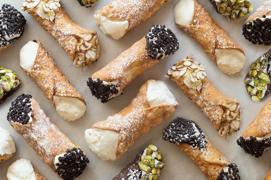 Cannoli fotografija - karamelne kremne cevi