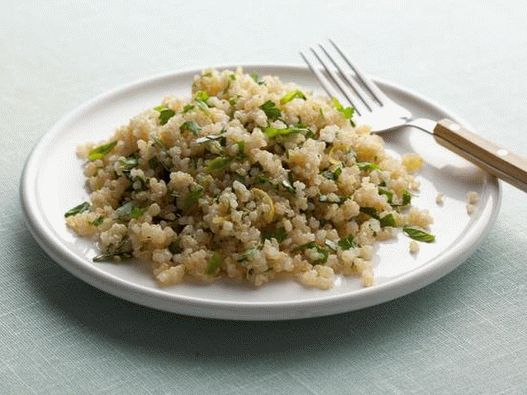Fotografija kvinoje z zelišči