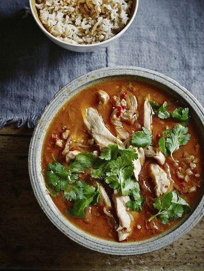 Foto piščanec, dušen v arašidovi omaki s curry začimbo