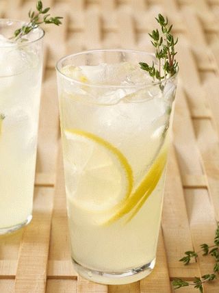 Foto limonada s timijanom