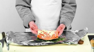 Losos na žaru v foliji