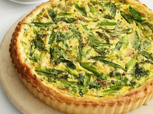 Pomladni quiche z rikoto, šunko in zeleno čebulo