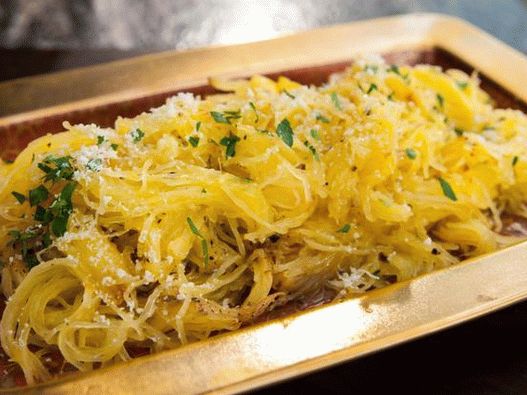 Fotografija jed - pečena buča s špageti s parmezanom in tartufovim oljem