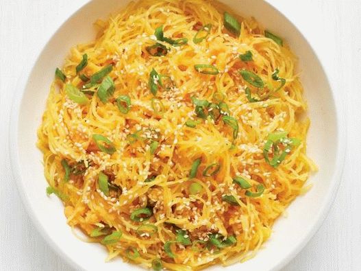 Fotografija jed - špageta buča z ingverjem in zeleno čebulo