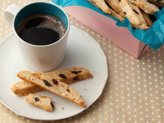 Fotografija posode - Biscotti z mandlji in sušenimi češnjami