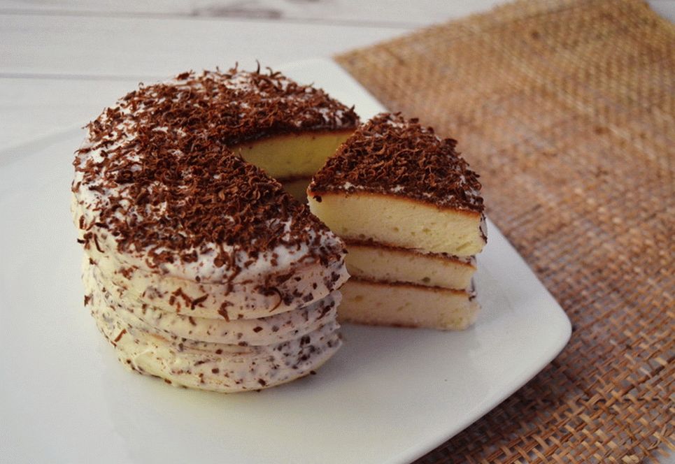 Mala biskvitna torta