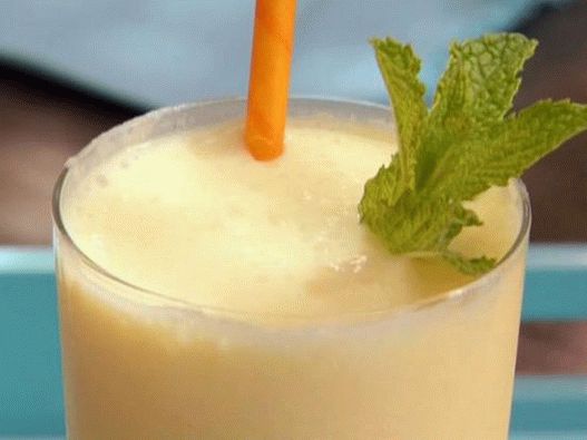 Foto Mango-jogurtov smoothie z belim rumom