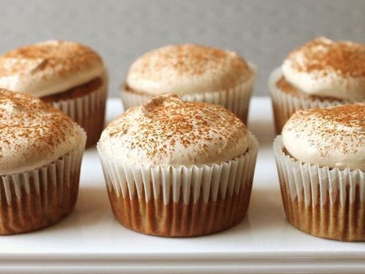 Fotografija korenčkov-bananinih piškotov v glazuri Meringue s kokosovim sladkorjem