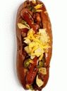 2. Hot dog s čili omako in čipsom