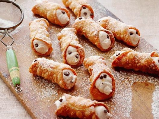 Cannoli zvitki z rikoto in čokoladnimi čipsi doma