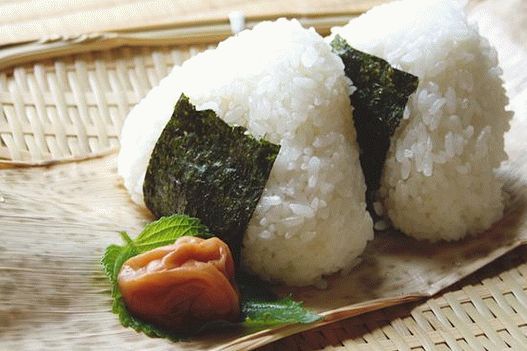 Fotografija Onigiri sušija (riževe kroglice)