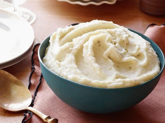 Pire iz zelene in krompirjeve korenine