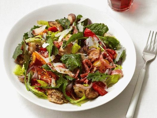 Solata iz jajčevcev z zeljem in ohrovtom