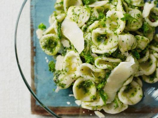 Fotografija posode - testenine Orecchiette z pesto rainija