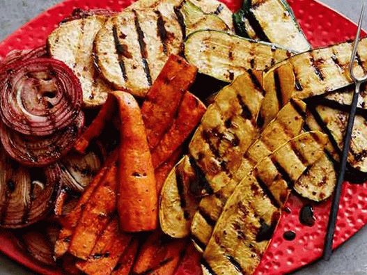 Foto zelenjava na žaru v balzamični glazuri