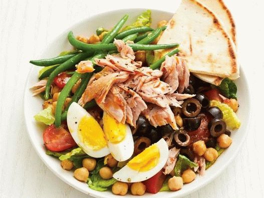 Foto pikantna mediteranska solata Nicoise