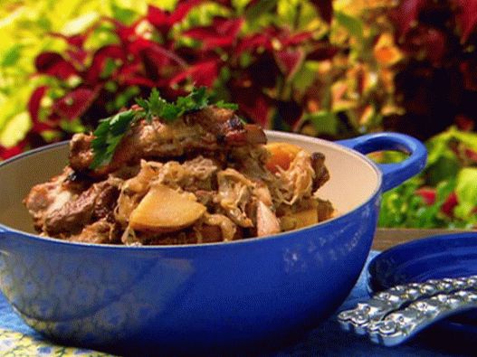 Foto rebra, kuhana z kislo zeljo