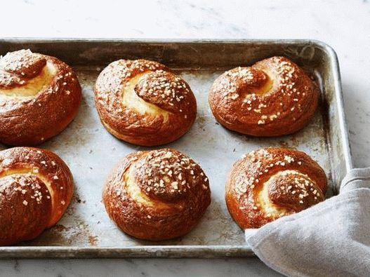 Pretzel buns