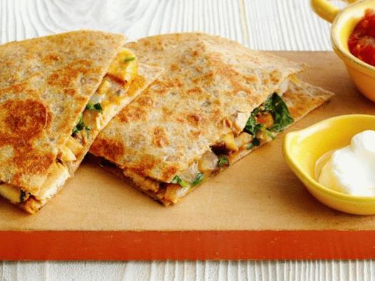 Quesadilla s piščancem in gobami