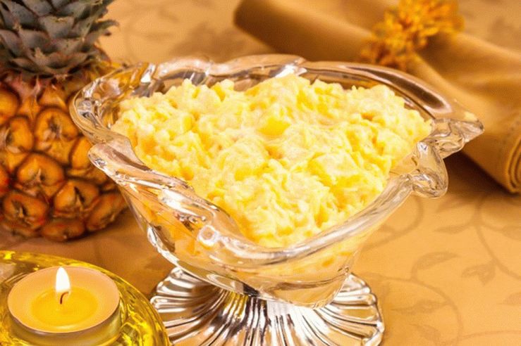 Solata s sirom in ananasom