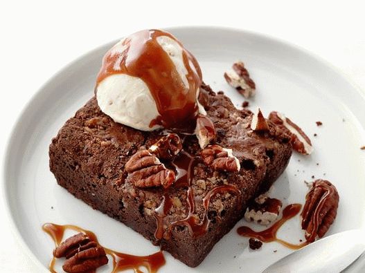 Fotografija Brownie Sunday s sladoledom Pecan Pecan