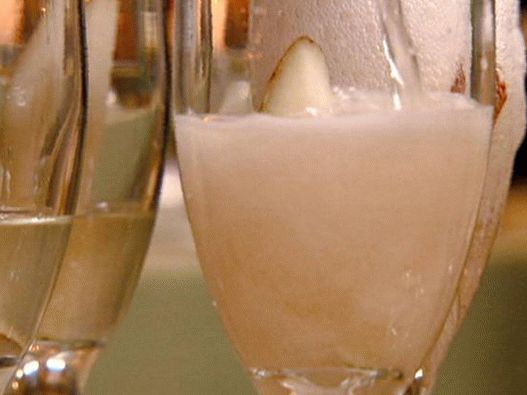 Foto šampanjec s hruškovim žganjem