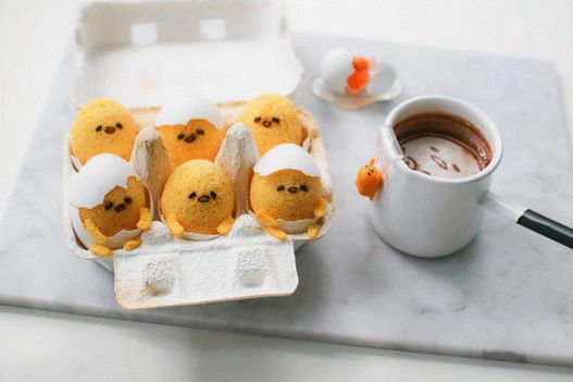 Foto šifona gobica s limonino glazuro