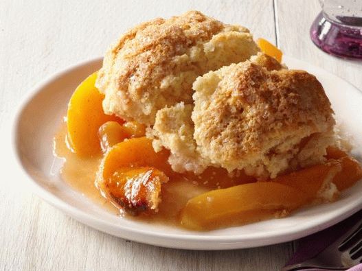 Foto šipkov breskev pod pokrovom testa