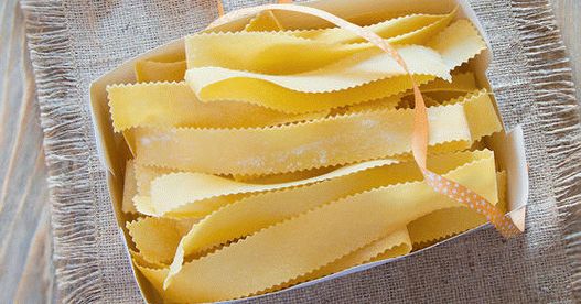 Foto testo za domače italijanske testenine pappardelle