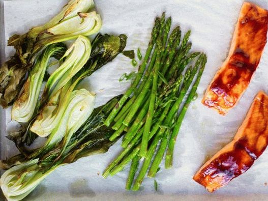 Foto večerja v pečici: losos z glazuro Hoisin in zelje bok-choi