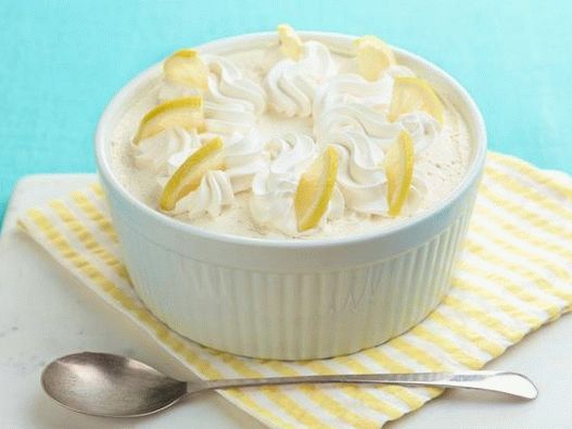 Osvežujoč limonin mousse