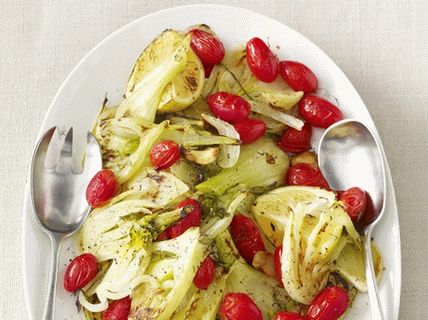 Foto pečen koromač s paradižniki