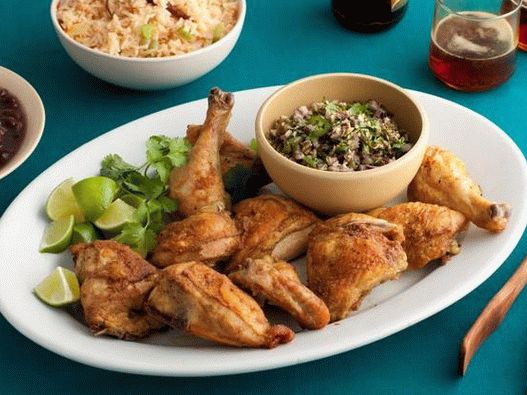 Foto pečen piščanec z vročo papriko in bučnimi semeni