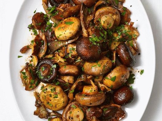 Fotografija Pečeni gozdni gobe v pečici