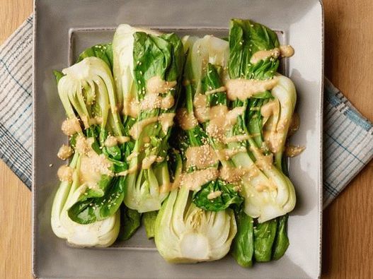 Bok choy zelje z miso omako v mikrovalovni pečici