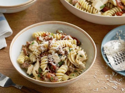 Fotografija posode - Fusilli z mletim mesom, artičokami in paradižnikom, osušenimi na soncu