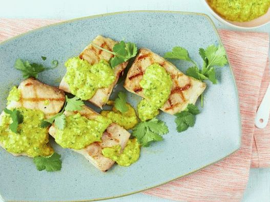 Fotografija Zlata skuša, pesto iz rumenega popra in cilantro